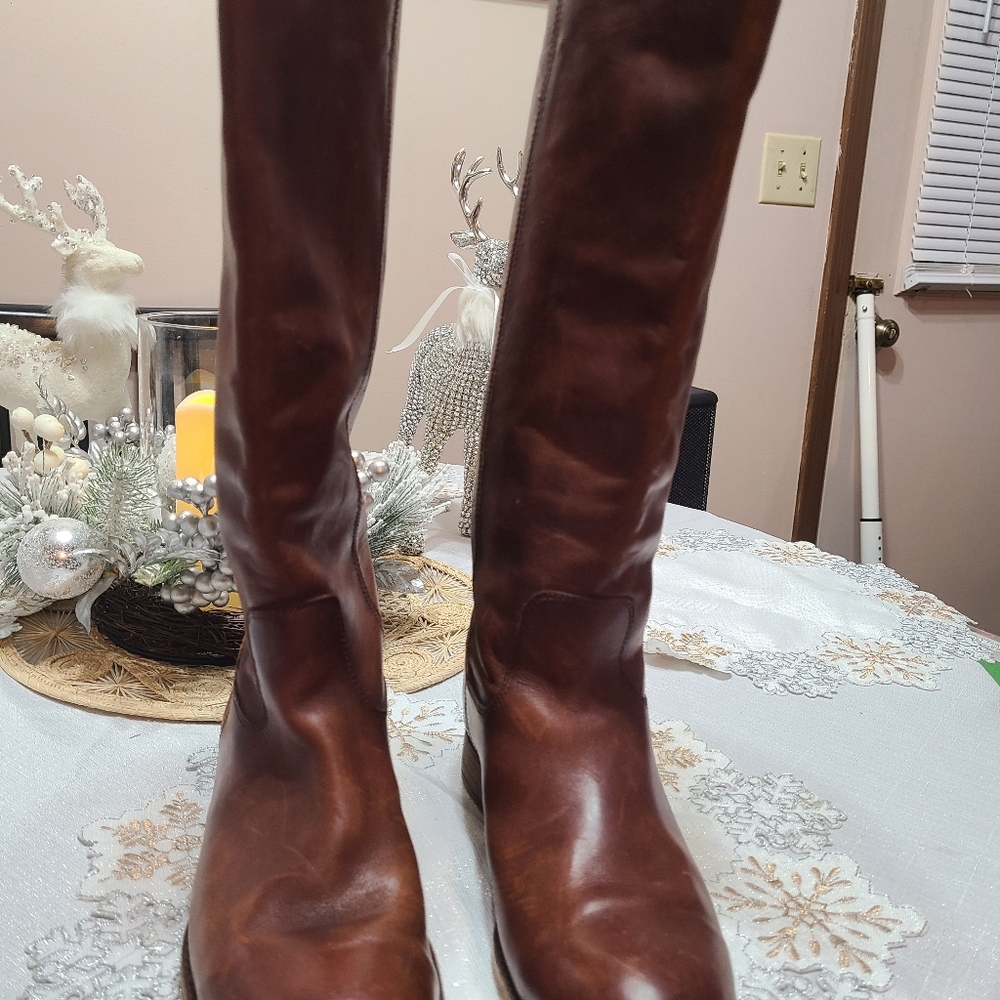 Stylish Tan Leather FRYE Boots